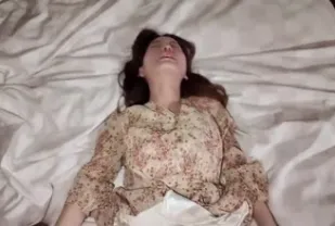 FC2PPV-4476252 一見面就立刻被啪啪啪中出的美人OL，本性竟然是超級變態！她自己不停地搖腰求著肉棒的樣子實在太誇張了【無碼】