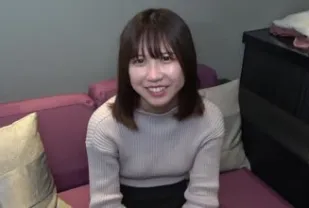 FC2PPV-4465742 有點樸素認真女孩あゆみ醬長美腿健康圓臀