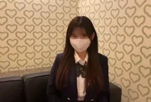 FC2PPV-4408831 啦啦隊女孩人生初生中出