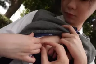 FC2PPV-4413648 純真娃娃臉未處理毛茸茸可愛女光天化日公開猥褻