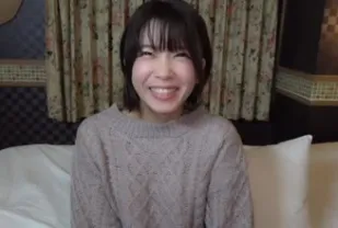 FC2PPV-4309878 纖細美麗的身軀