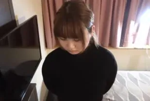 FC2PPV-4154778 經營美甲沙龍的人妻