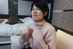 FC2PPV-4288477 巨乳短髮