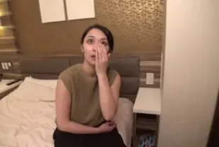 FC2PPV-4118598 美麗的妻子擁有迷人的身材和強烈的性感