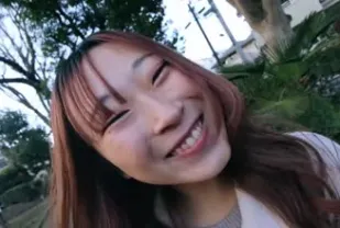 FC2PPV-4267619 她身材高挑苗條聲音可愛天真無邪
