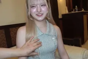 FC2PPV-4699320 可愛白皙美肌白辣妹笑容天真惹人愛