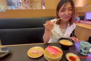 FC2PPV-3996200 中出後她說很開心很滿足