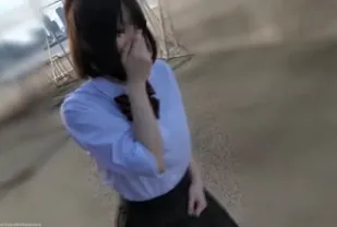 FC2PPV-4070093 在與初次見面的男人約會觀光時她將玩具塞進小穴