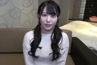FC2PPV-3299193 皮膚白皙身材苗條的便利商店店員