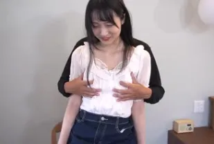 FC2PPV-3312576 13苗條美女第一次約炮