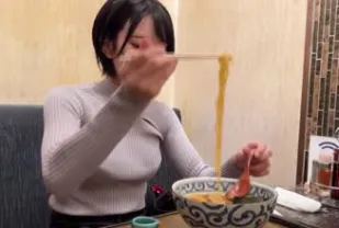 FC2PPV-3249673 可愛的拉麵店員