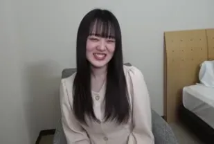 FC2PPV-3239447 美麗純潔的黑髮女孩