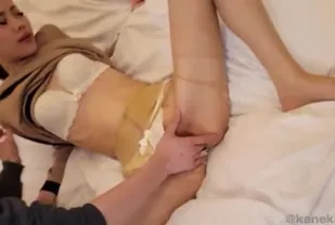 FC2PPV-3241580 身材苗條美腿餐館老闆娘
