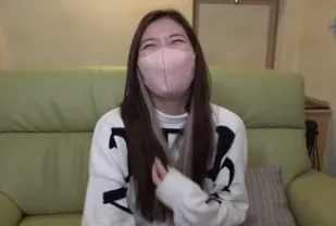 FC2PPV-3189407 美容院打工的窈窕美女