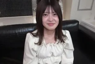 FC2PPV-3076063 美麗的白皙蜜桃臀職業女孩