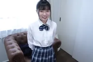 FC2PPV-3181466 隱藏在向日葵般笑容背後的真我