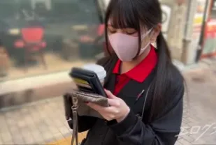 FC2PPV-2934595 東京遊戲中心打工的偶像臉女大學生