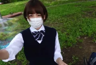 FC2PPV-2915778 清爽短髮的美少女