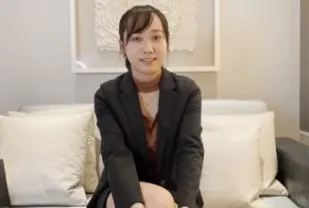 FC2PPV-2953529 她因生猛的陰莖而發出愉悅的呻吟一次又一次地高潮