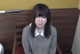 FC2PPV-2859283 與身材嬌小緊張的素人美女進行純粹的性愛