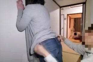 FC2PPV-2866025 大屁股女人逃避還款後在家被大屌幹
