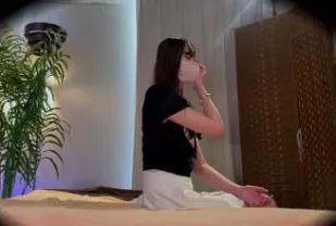 FC2PPV-4772573 潮吹的苗條美容院護士