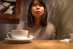 FC2PPV-2684116 把新婚妻子送到家裡給朋友內射