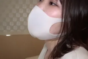FC2PPV-2628185 豐滿的寵物店店員一夜約會