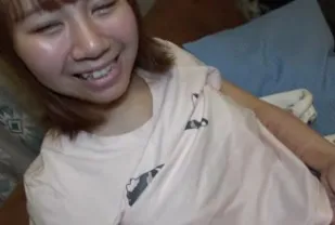 FC2PPV-4706284 在居酒屋搭訕的F罩杯乾洗店招牌女郎