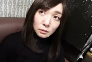 FC2PPV-1882019 沉迷於男公關偷偷動用了家裡的積蓄讓男公關在她體內高潮