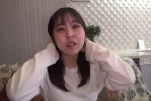 FC2PPV-1860538 美麗的女孩被粗暴地灌精