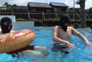 FC2PPV-4597499 童貞夏日泳池亂交會