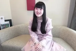FC2PPV-1778098 高中剛畢業小胸女孩