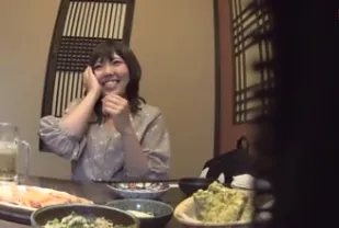 FC2PPV-1761826 酒吧遇到了活潑開朗的美女