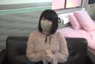 FC2PPV-1757093 年輕性感的女孩