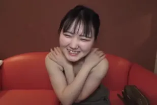 FC2PPV-1720351 在大公司上班的嚴肅清純女孩
