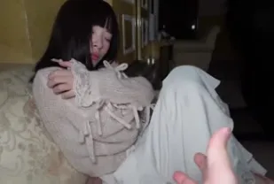 FC2PPV-4811477 笑容清純可愛的女孩