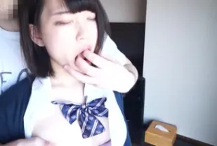 FC2PPV-1680825 只有三年經驗的純真黑髮美女