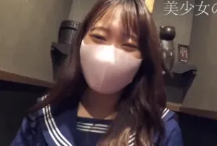 FC2PPV-1599629 穿著懷舊的水手服在廁所裡口交忍不住直接插入