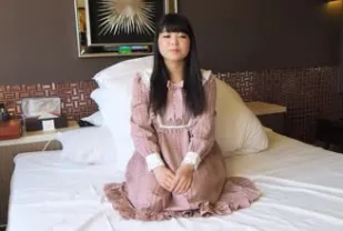 FC2PPV-4577136 連我也能拍情色寫真嗎痘痘肌的自卑