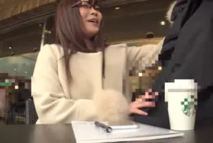 FC2PPV-1369561 在大學門口咖啡館學習的女大學生