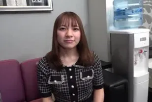 FC2PPV-4567390 居酒屋正經職員麻由美大量潮吹