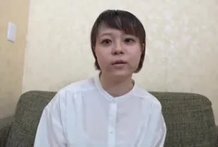 FC2PPV-1215459 儘管她身高只有152公分但她擁有令人驚艷的豐滿胸部和姣好的容貌