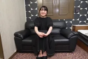 FC2PPV-4568999 婚後與丈夫以外的其他人向年輕妻子展示他完全勃起的雞巴以獲得獎勵