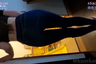 FC2PPV-3113367 苗條年輕人妻在孩子的房間裡被一個男人強X