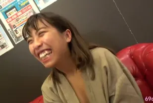 FC2PPV-1090968 喜歡受罰的深棕色肌膚美少女咲醬無法忍耐連續射精到極品陰道