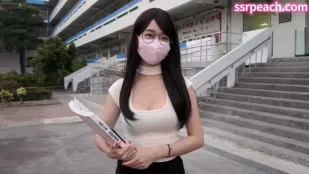 當表面正經私下淫蕩的女教師課後輔導早熟男學生她還是必須保持專業 Ellie