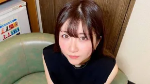FC2PPV-4737444 夏天給可愛美女中出是我人生目的