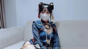 我的變態室友想看我角色扮演所以我獎勵他讓我高潮痙攣 愛玩熊