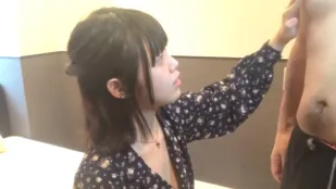 FC2PPV-2287557 黑髮清純少女